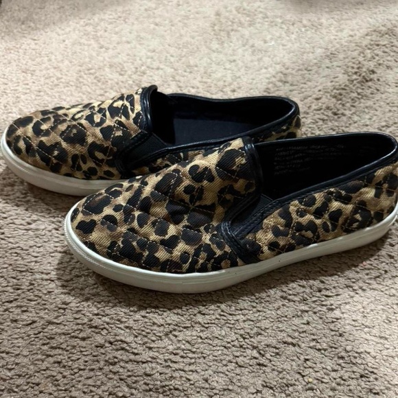 Leopard Print Slip-On Sneakers - Picture 4 of 5